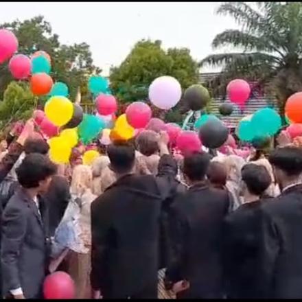 Pelepasan 93 Siswa SMAN 1 Sungai Selan Berlangsung Semarak